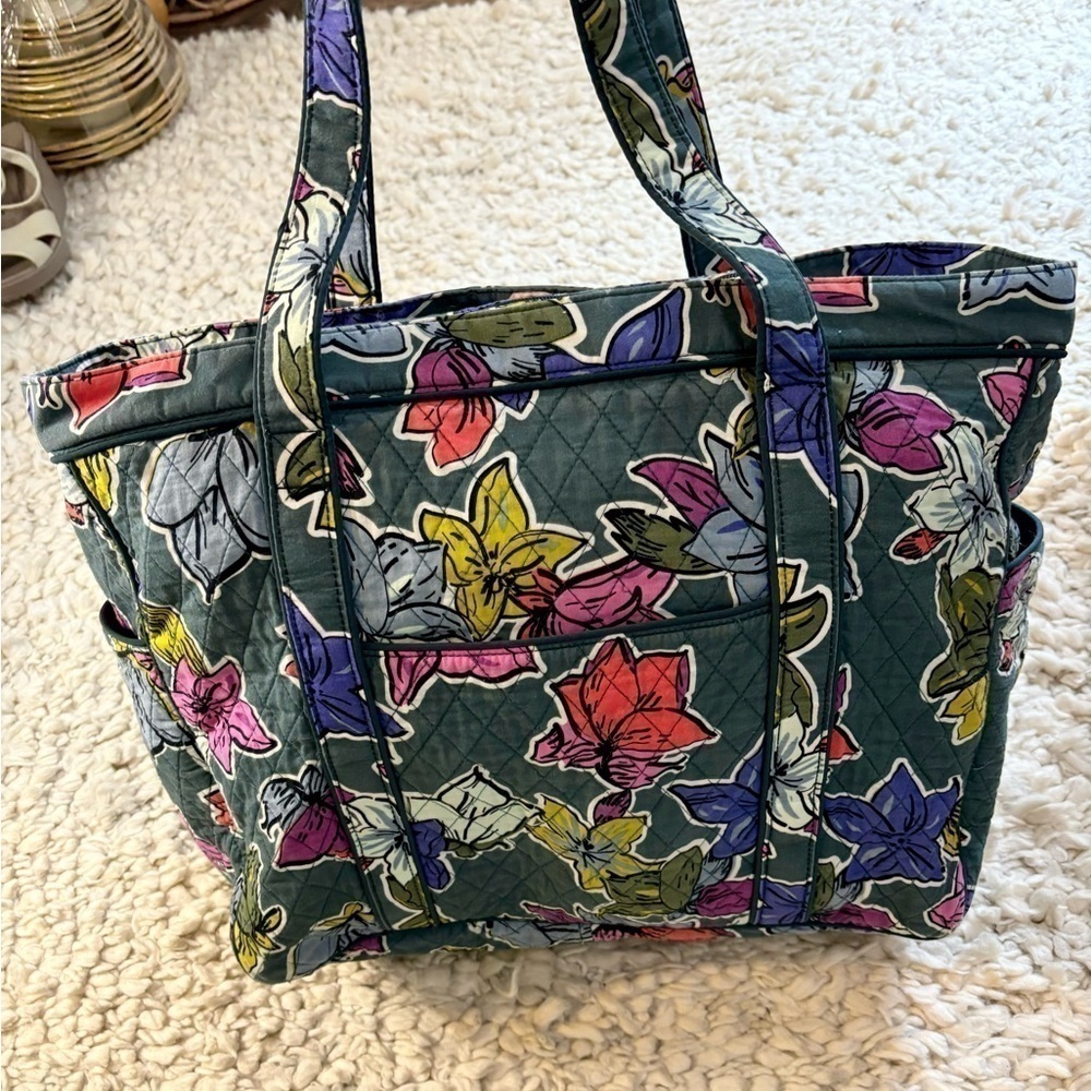 Vera Bradley large floral quilted tote purse - Picture 16 of 16